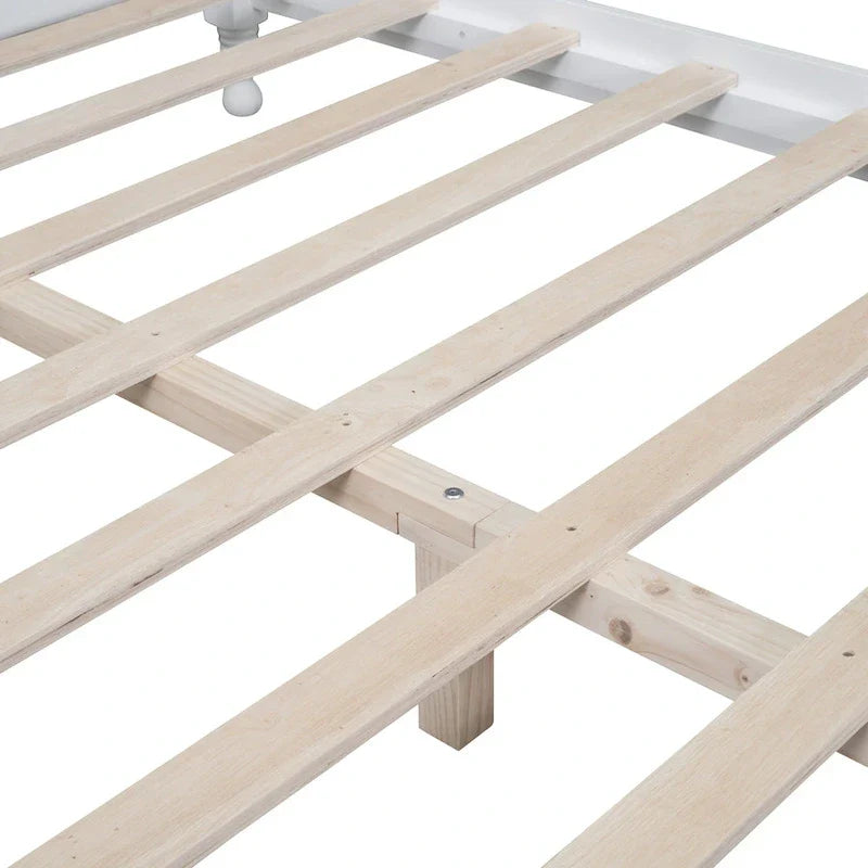 Letto a piattaforma in legno di pino con testiera