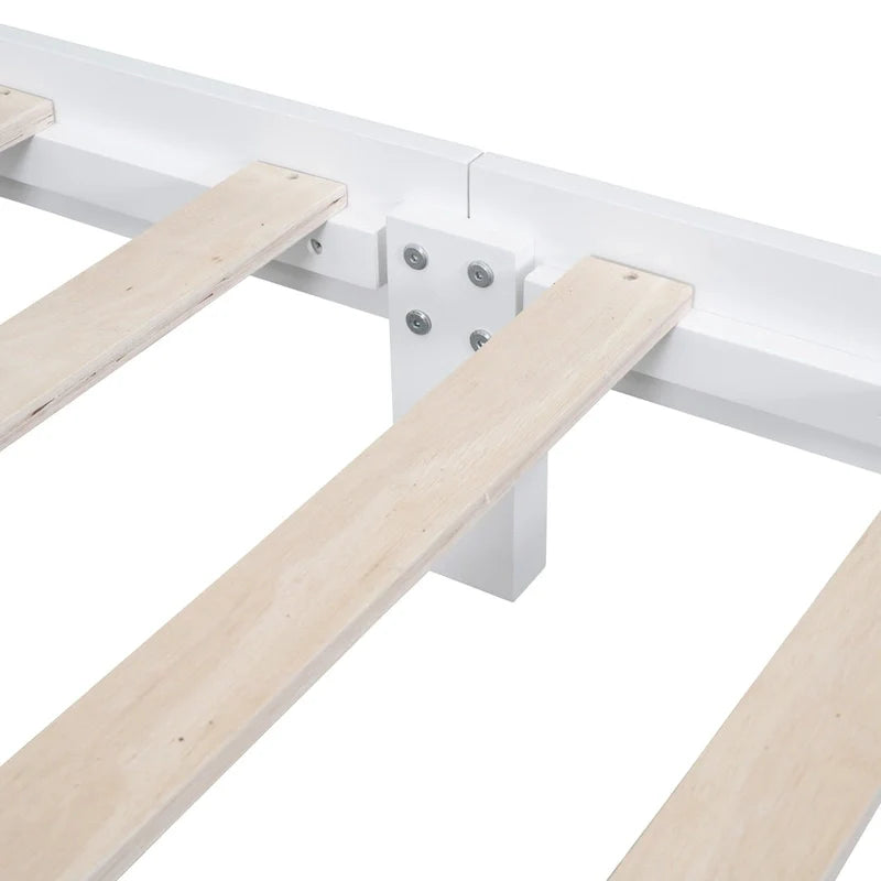 Letto a piattaforma in legno di pino con testiera