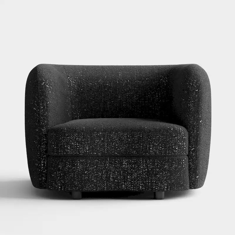 Poltrona moderna in bouclé con braccioli curvi, seduta a rene e gambe rotonde in legno