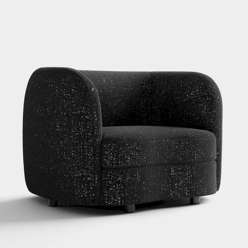 Poltrona moderna in bouclé con braccioli curvi, seduta a rene e gambe rotonde in legno