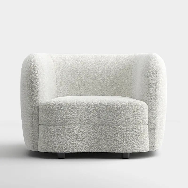 Poltrona moderna in bouclé con braccioli curvi, seduta a rene e gambe rotonde in legno