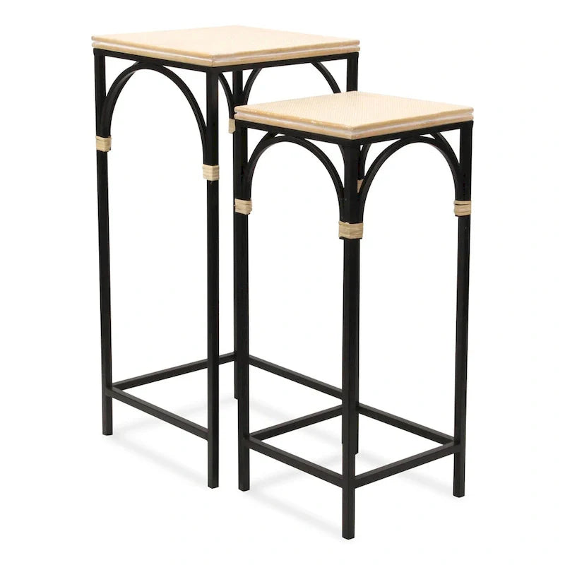 Set di 2 tavolini quadrati in legno e metallo con dettagli in rattan