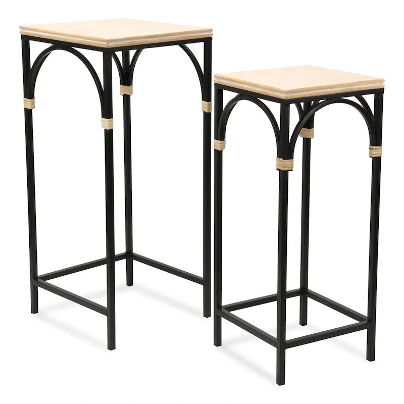 Set di 2 tavolini quadrati in legno e metallo con dettagli in rattan