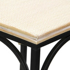 Set di 2 tavolini quadrati in legno e metallo con dettagli in rattan